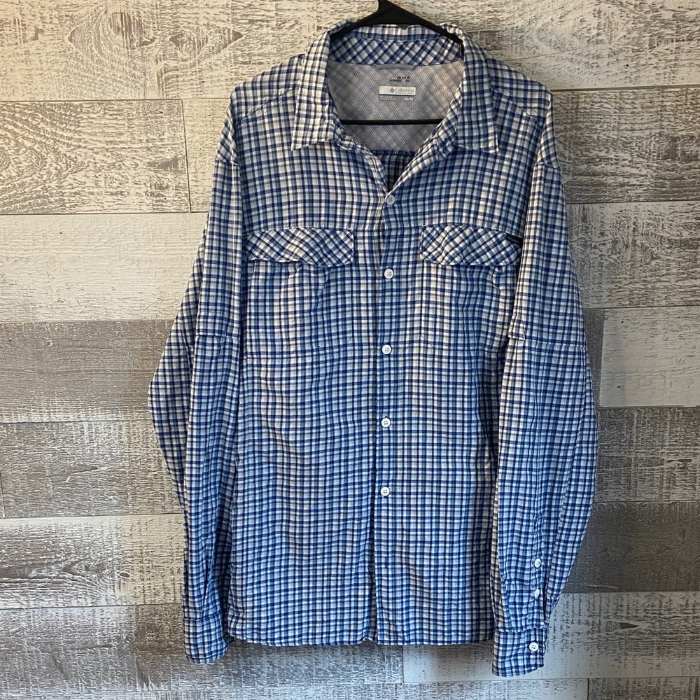 Columbia men’s XL long sleeve button up shirt. Has vents on back/sides.